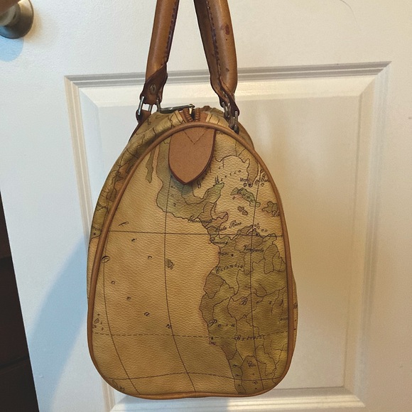 Leather world map bag/purse with strap - Picture 3 of 8